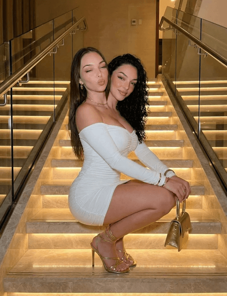 Валерія та Каміла сіамські близнючки, генерація ШІ